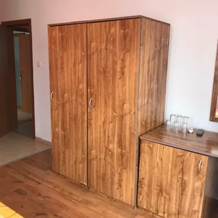 Skamnia Guest house